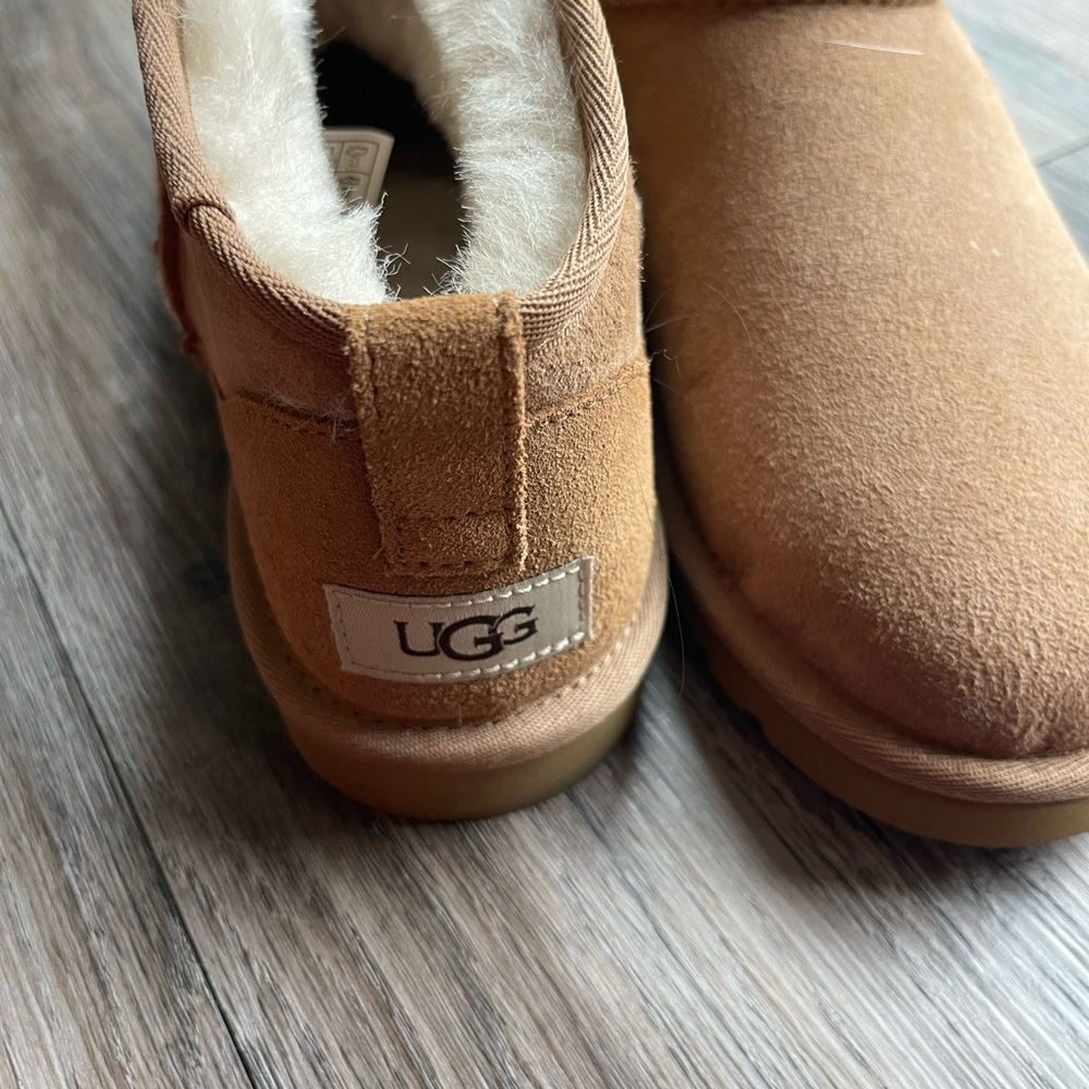 UGG Classic Ultra Mini Boots – Chestnut (Men’s 7 / Women’s 8)